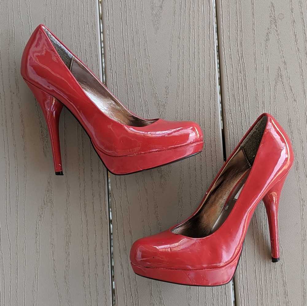 Women's Steve Madden Caryssa Red Round Toe High Heel Pumps - Size 6.5
